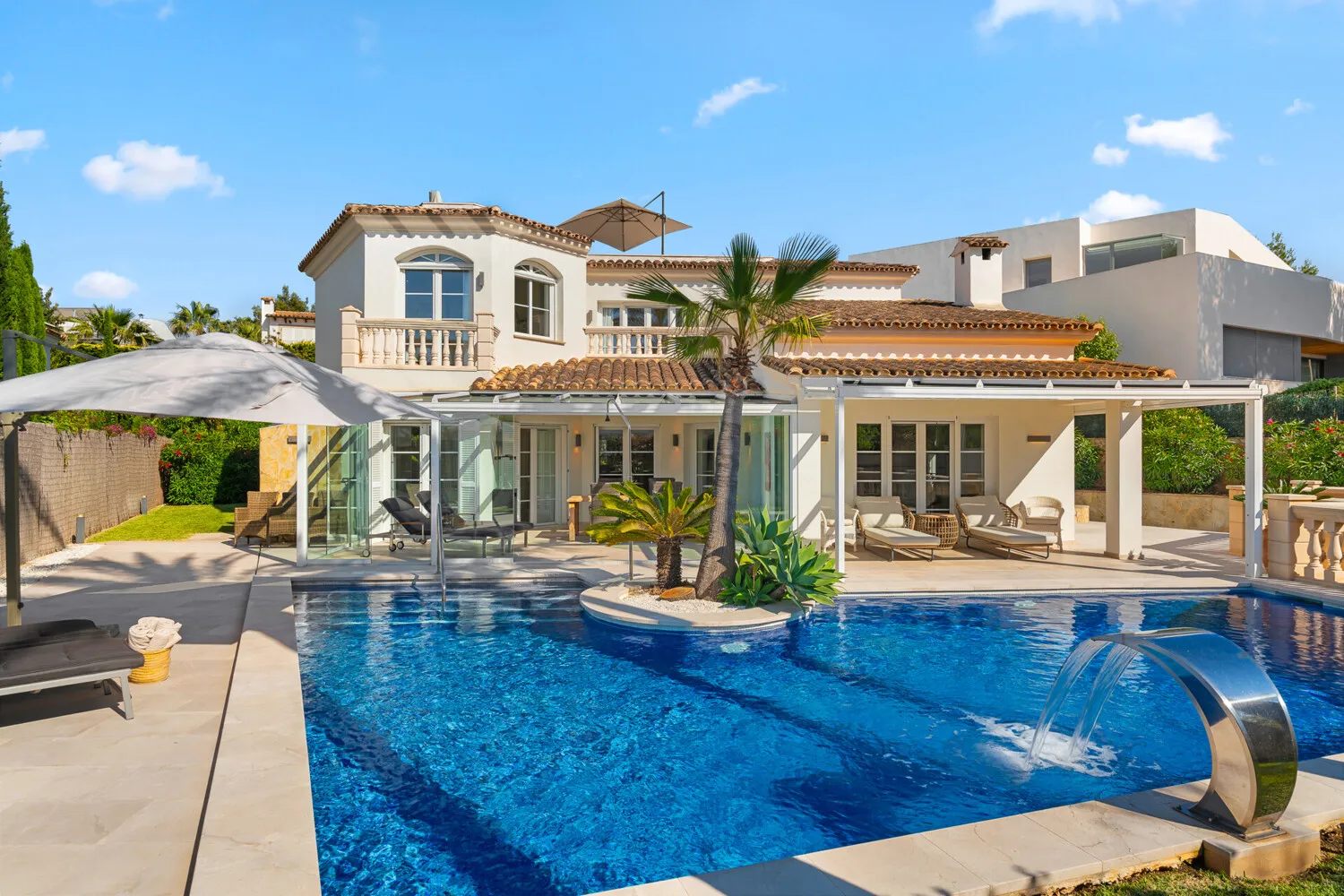 Exclusive villa in the attractive outskirts of Santa Ponsa, Santa Ponsa