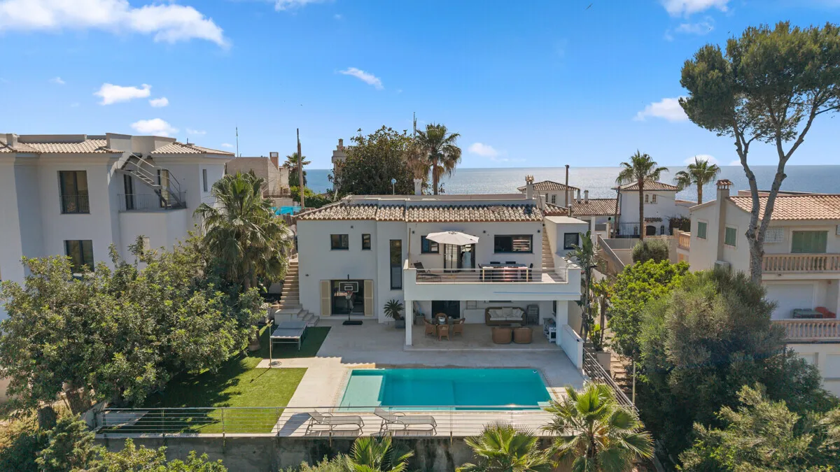 High-end villa on the second line from the beach front of El Toro, El Toro